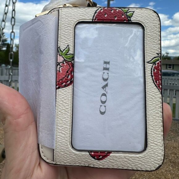 Coach Zip Card Case With Strawberry Print Coated Canvas in Gold/Chalk Multi NWT - Picture 2 of 2